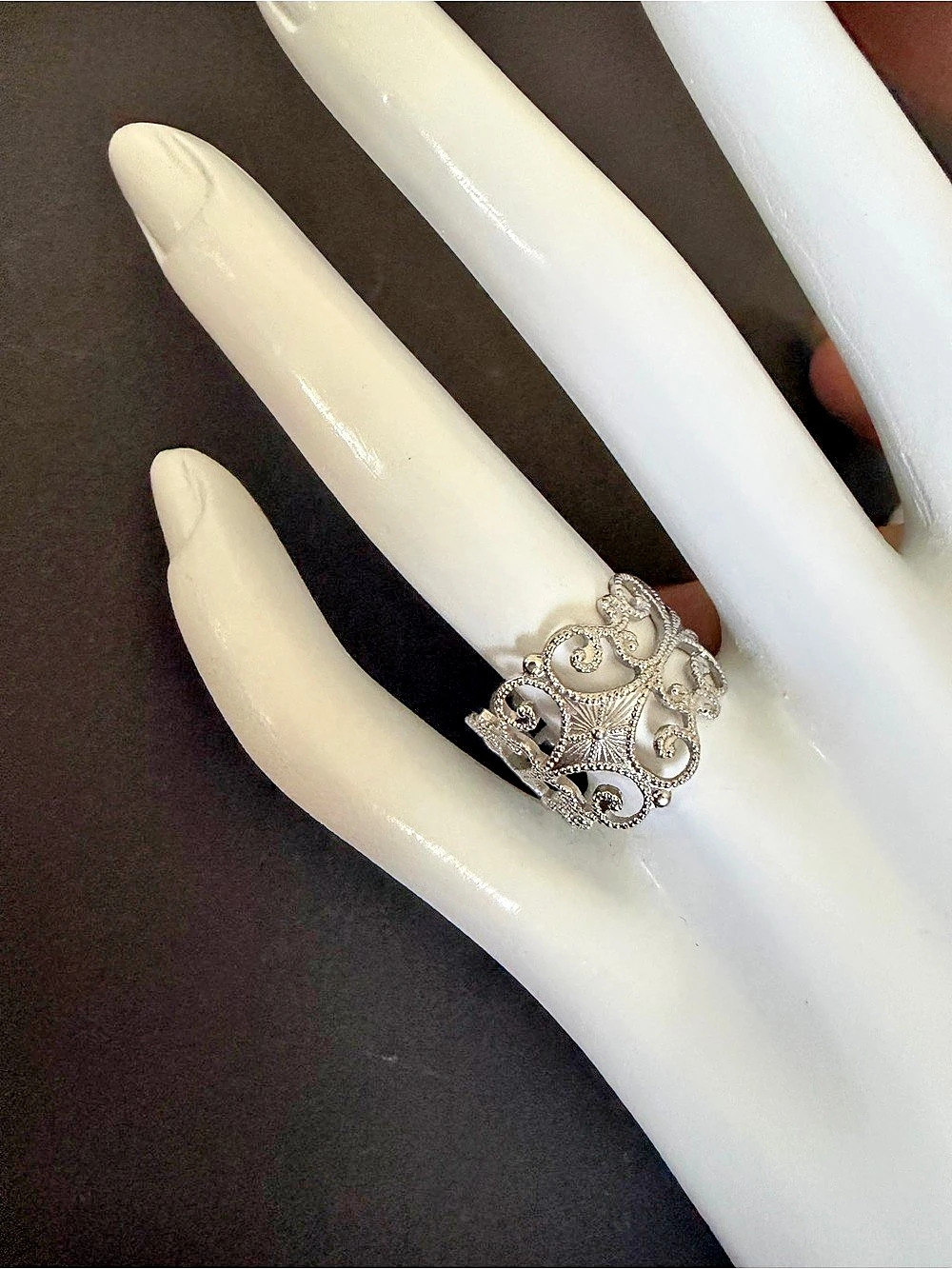 Ornate Filigree Ring in Silver Size 6.5 Like New